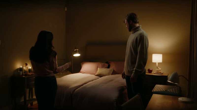 Why are there two duvets on the bed like that