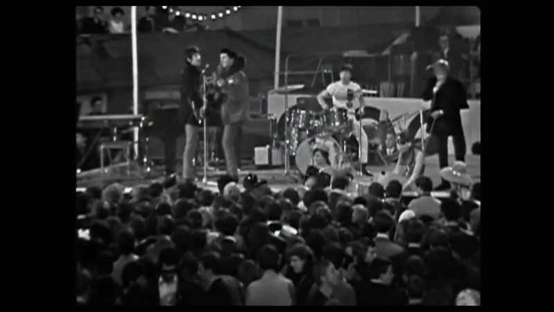 �� Why don't you all fade away ♪ -♪ Talkin' 'bout my generation ♪