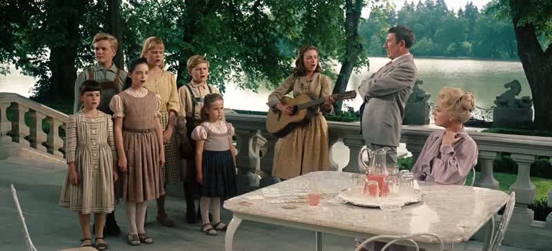 Gretl why don't you singI can't I've got a sore finger
