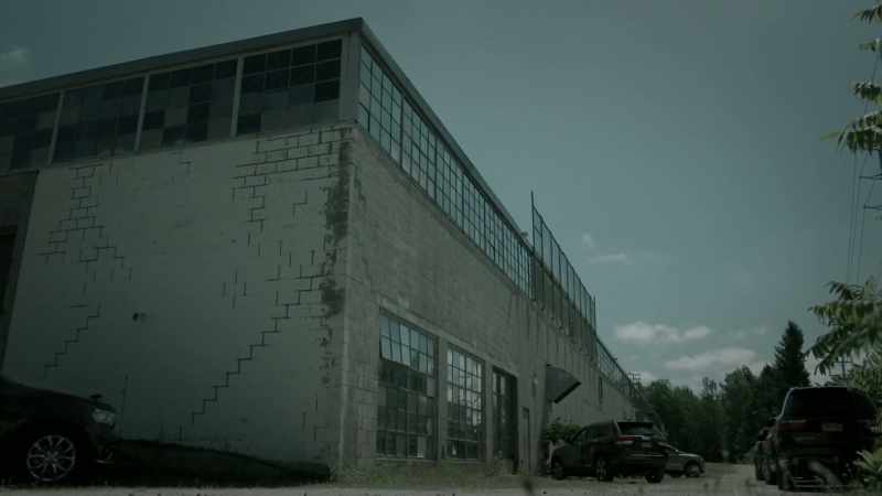 Why have negotiations stalled between Mithat and the Vescovis?
