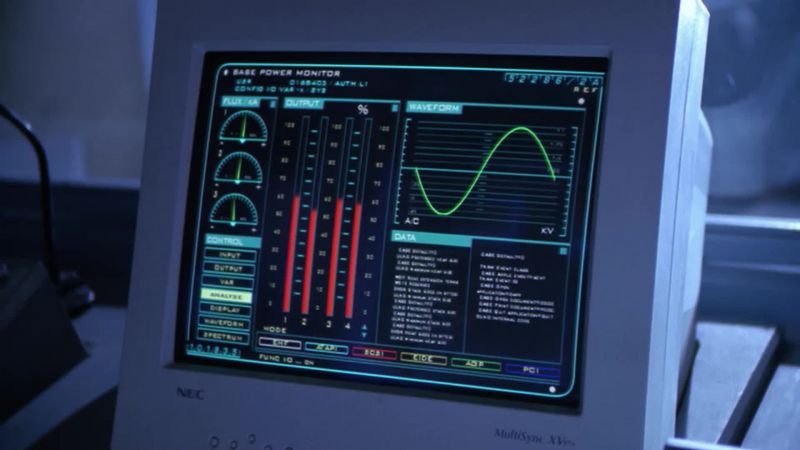 Why isn't the iris closing? - l'm trying, sir. lt's not responding