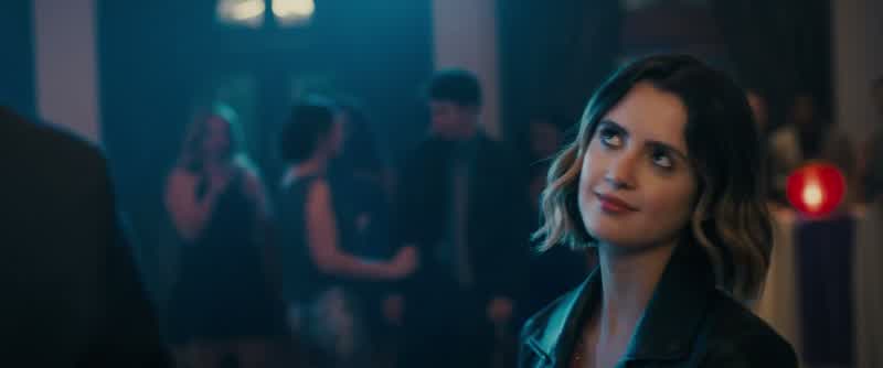 Why is nobody dancing What is dancing just a poor person thing nowYou think people actually go to a dance to danceNo they come here to take photos for their Instagram