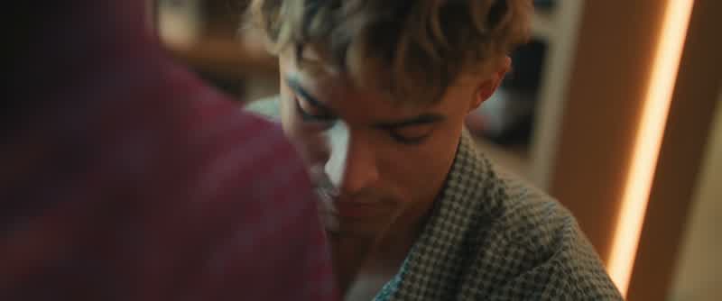 �� Why? ♪ ♪ Why?... ♪ Don't hurt him