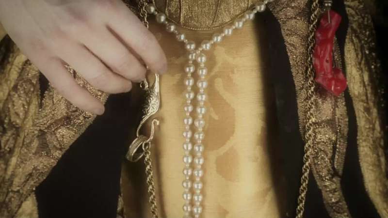 Will you deliver Spain from bondageUpon my honor and my lifeThen you shall take this ring to remind you of your promiseYou shall wear it when you find EdenAnd when you returnI shall be your