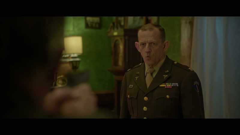 Will you give me that God damn gun... please?