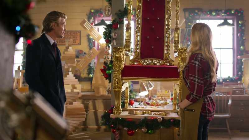 Will Santa Claus have his throne when he comes to town?