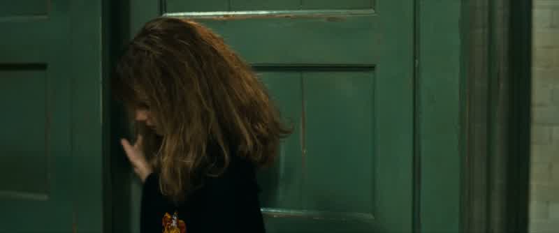 Wingardium LeviosaNo stop stop stop You're going to take someone's eye outBesides you're saying it wrong It's Leviosa not Leviosar