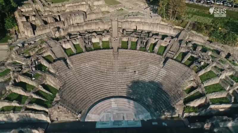 With its 108m diameter and height of 30m