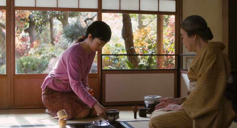 With the same hand draw the tea bow! back