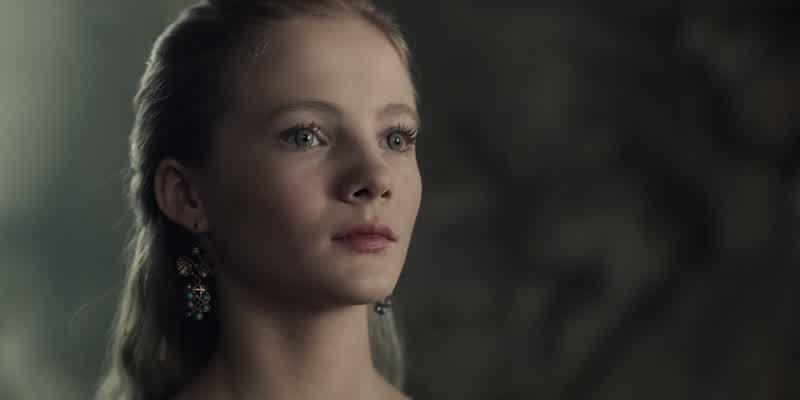As your Queen, I grant you this commendation, which will symbolize your duty and bond as liegemen in fealty to the crown of Cintra