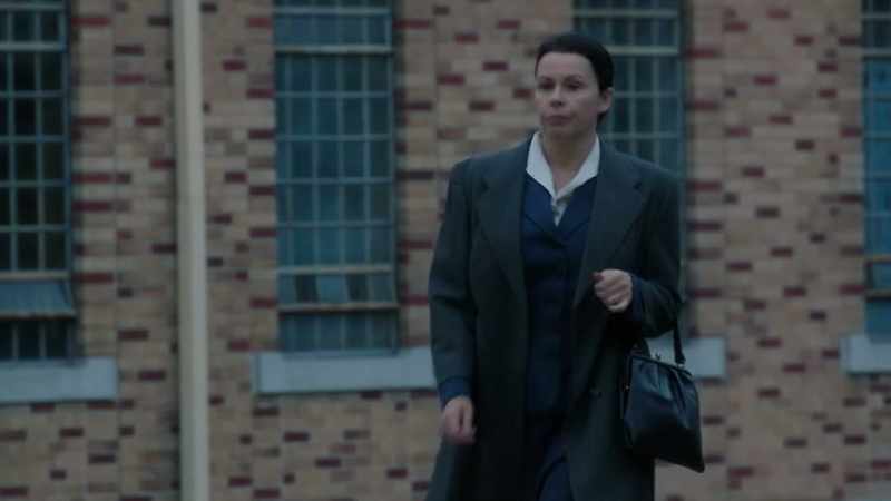 WOMAN: I don't think so. (INDISTINCT CHATTER)