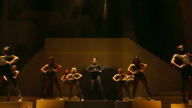 [woman] ♪ Ooh-ooh ♪