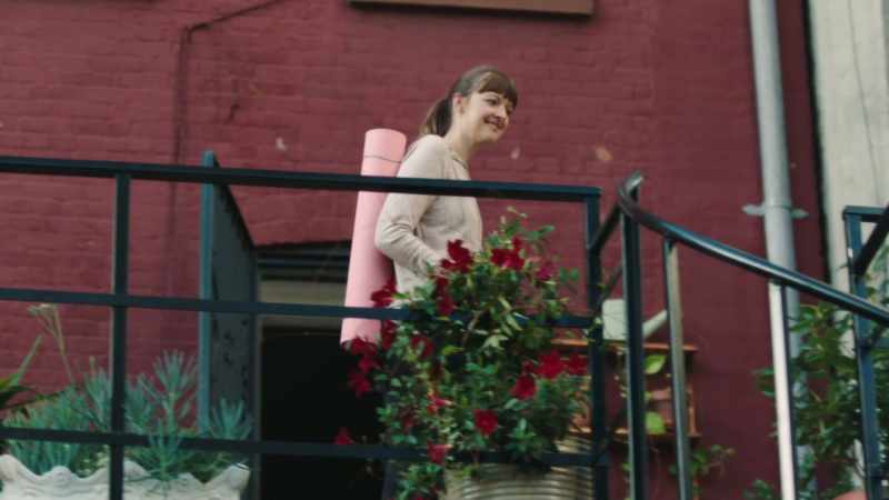 Woman: Quinn! Hey, mama!