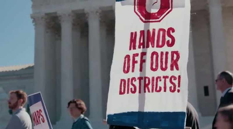 � Woman: Rise up! ‐ Protesters: Fight back!