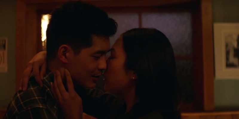 [WOMAN SINGING IN CHINESE]