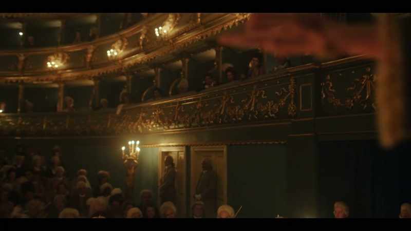 [woman singing in Italian]