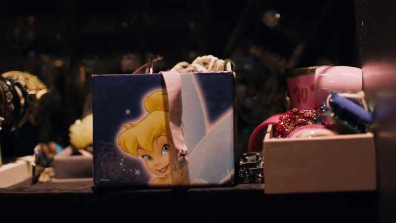 Woman: You've got so much stuff. - Paris: Yeah