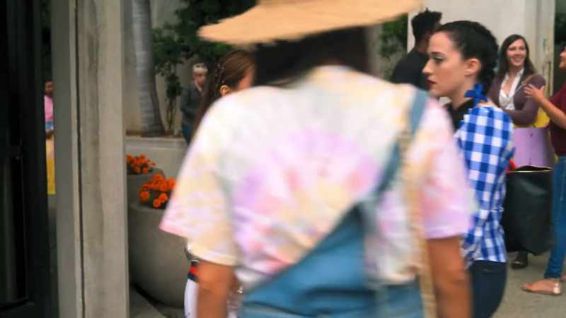 � Women who fall for that kind of stuff are pathetic