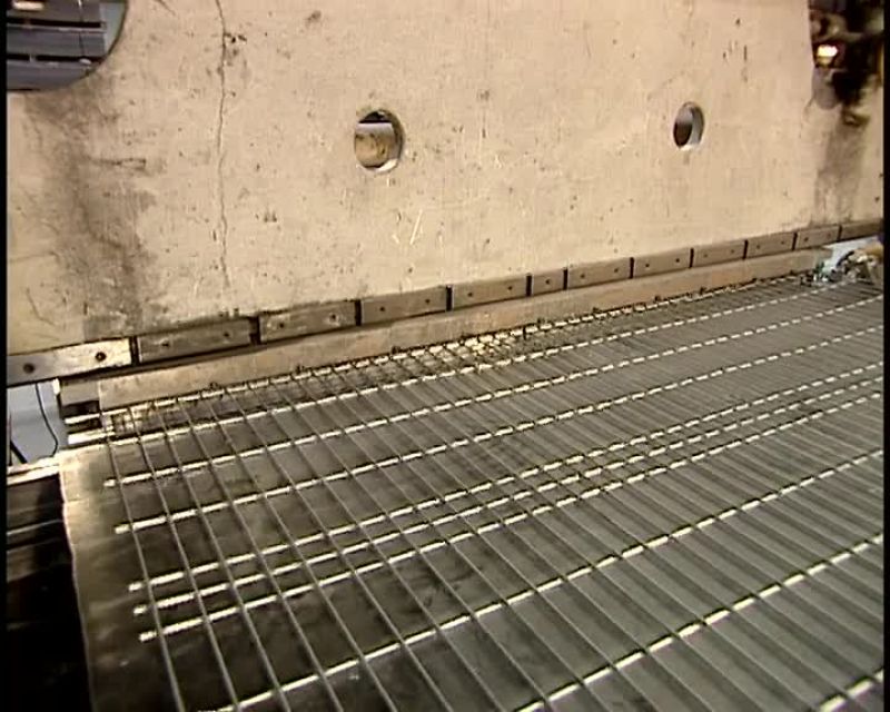 WORKERS POSITION EACH WELDED PANEL