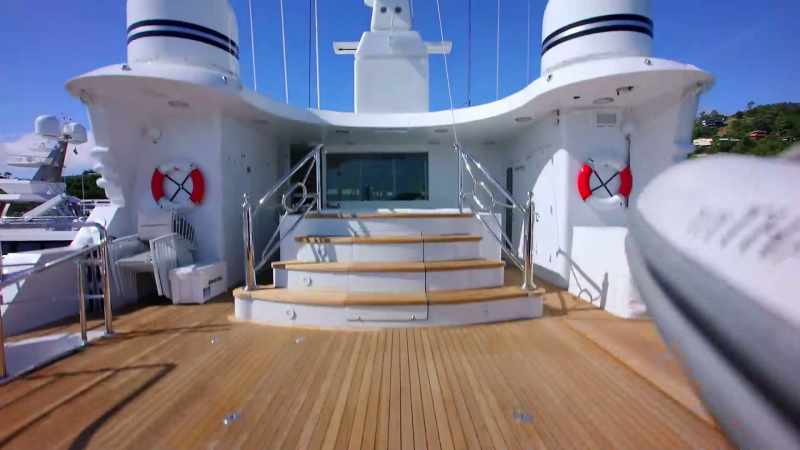 Wow, this is all right. - Yeah, this is the sundeck