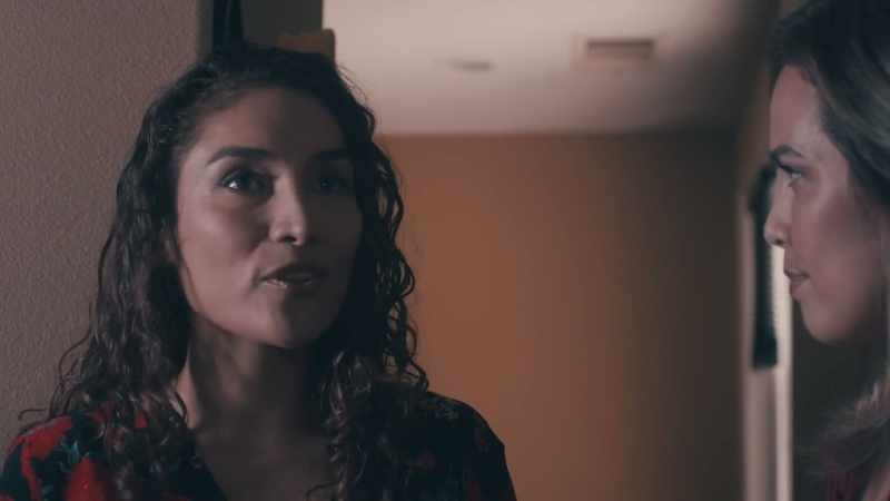 Wow, Latinas helping other Latinas