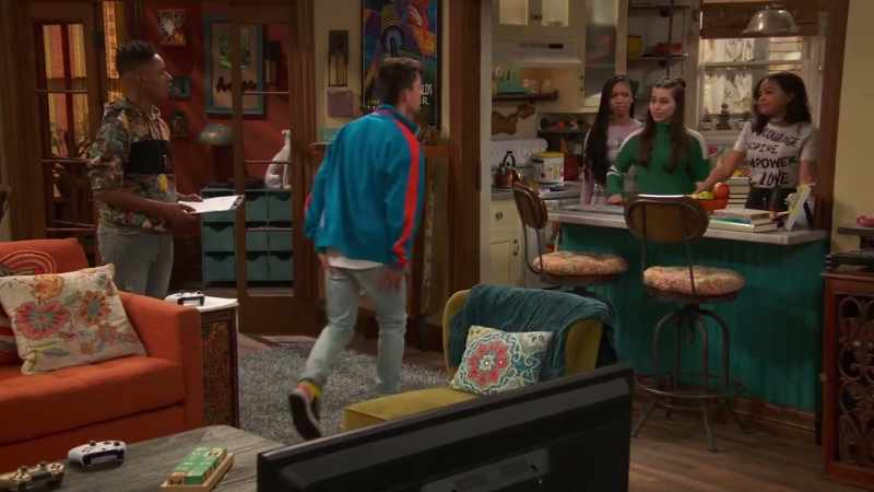 Wow. Our exes doing the dishes for us, Rae?