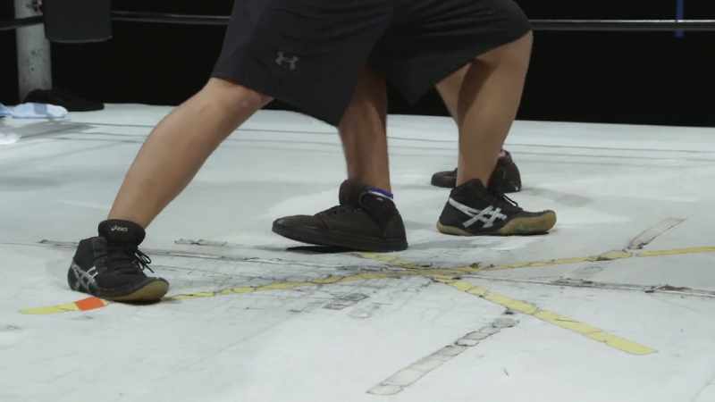(wrestlers grunting)
