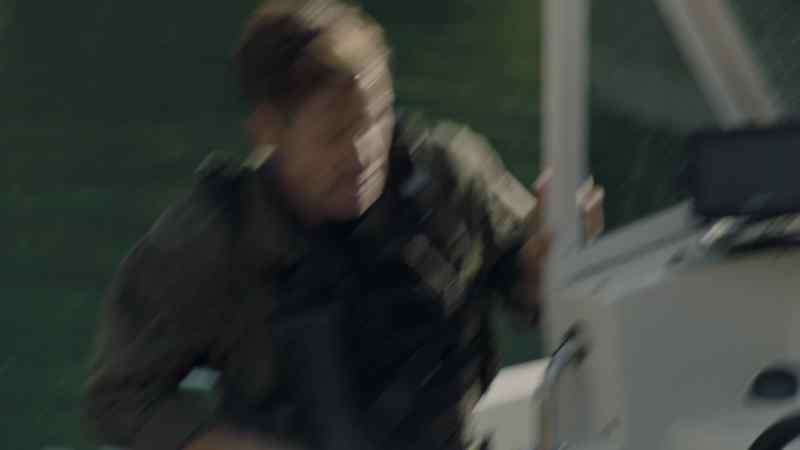 Wyatt, push us off! - [groans]