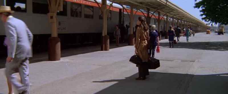 Y'all gonna miss the train, you know?