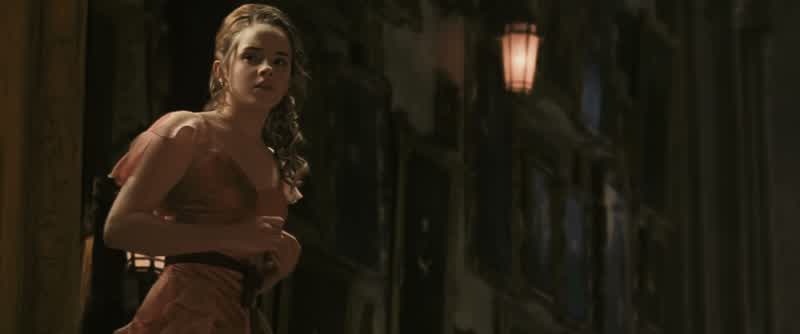 She looks beautifulYeah she does