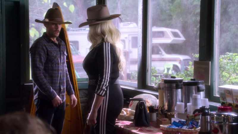 Yeehaw! The cornhole tournament's back on, honey