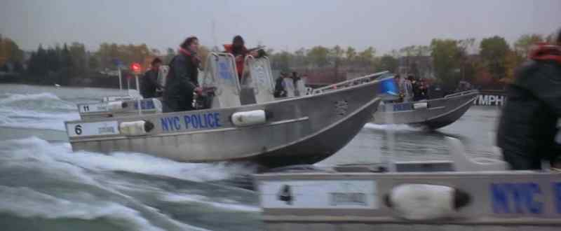 Yellow hovercraft, 200 meters dead ahead