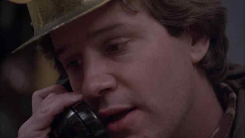Yes, operator, give me sheriff's office. It's an emergency