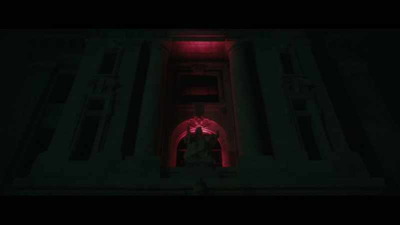 Yo. Check out the courthouse. - What's up with that red light?