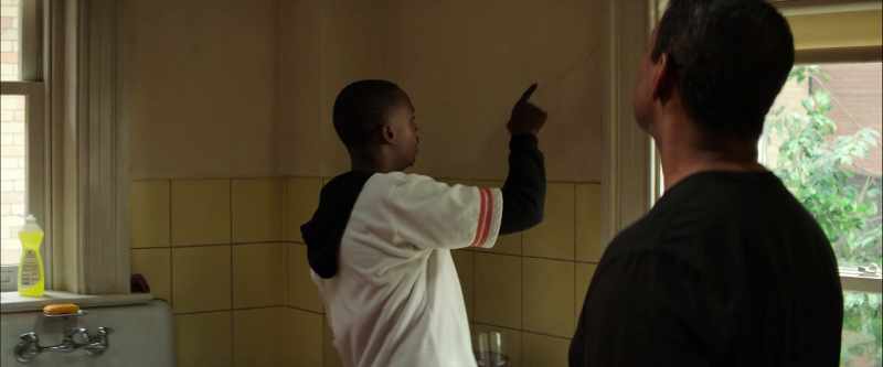 Yo, this wall need a paint job. - Yeah, it does