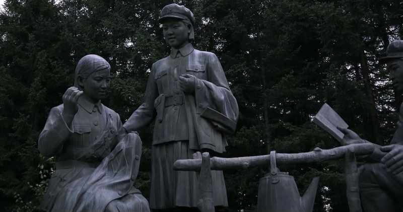 You can see there are lady guerrillas