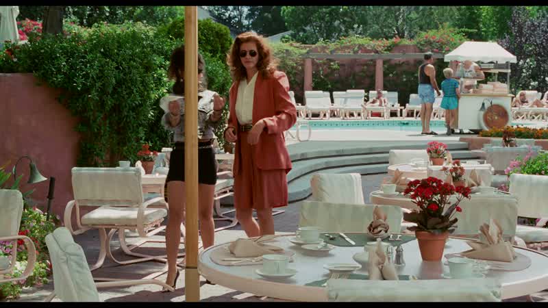 You clean up real niceYou sure don't fit in down on the Boulevard lookin' like you do not that you ever didWell thanks but it's easy to clean up when you got money
