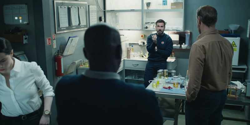 You didn't think to come and get us? - Well, I didn't have time