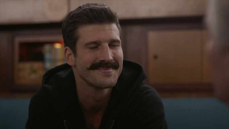 You got a good smile. - [laughs]