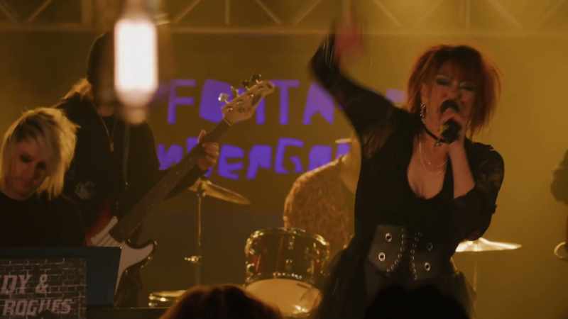 �� You know this whole town ♪