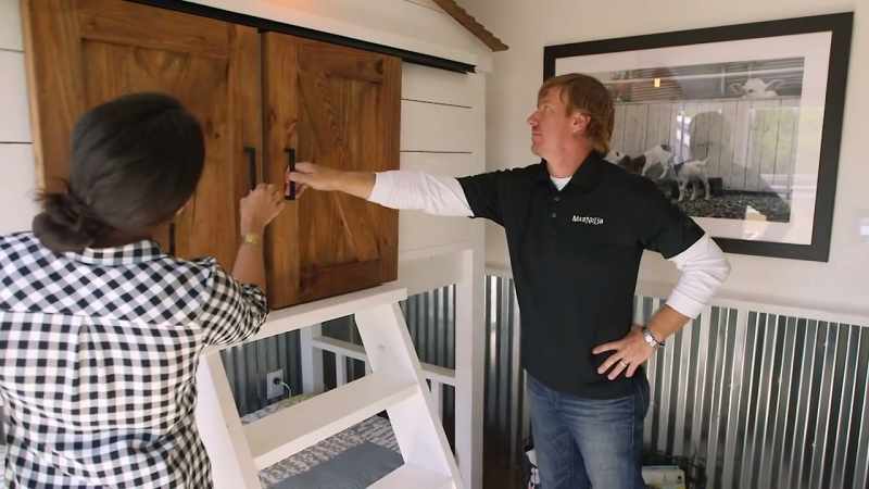 You know, with this fun, little white barn bunk bed