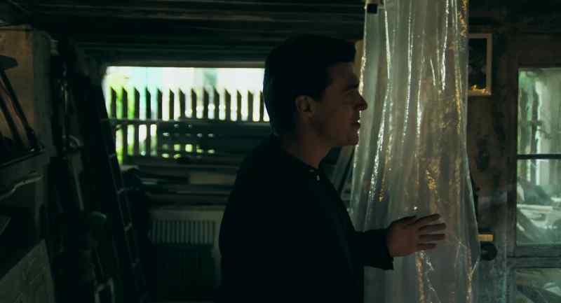 You must be Vic. - Yeah