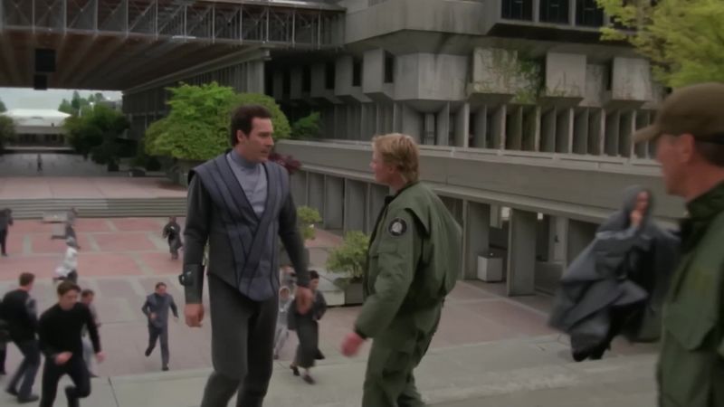 You must hurry to the Stargate. - Aren't you coming with us?