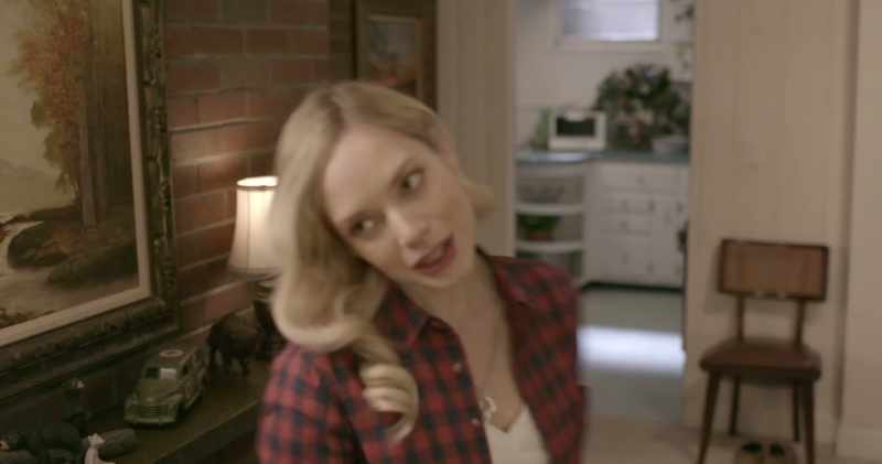 You need to drink that wine. - Getting drunk's not gonna fix anything