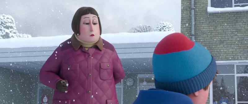 You need to make the lower snowball larger than the upper one