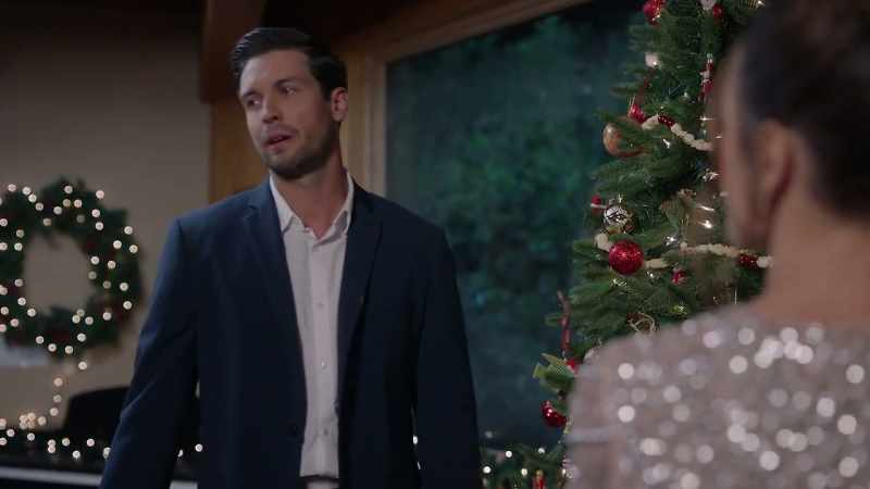 You promised me a holiday critique that would sizzle