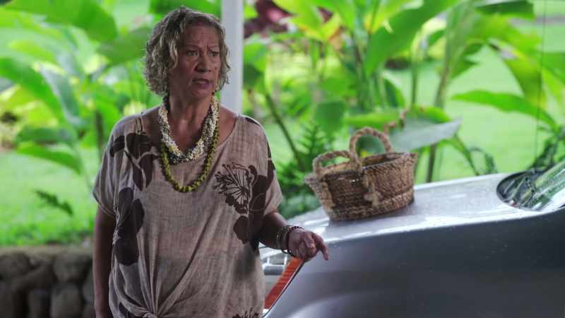 You shouldn't give it away. She has no need for a pa'u!