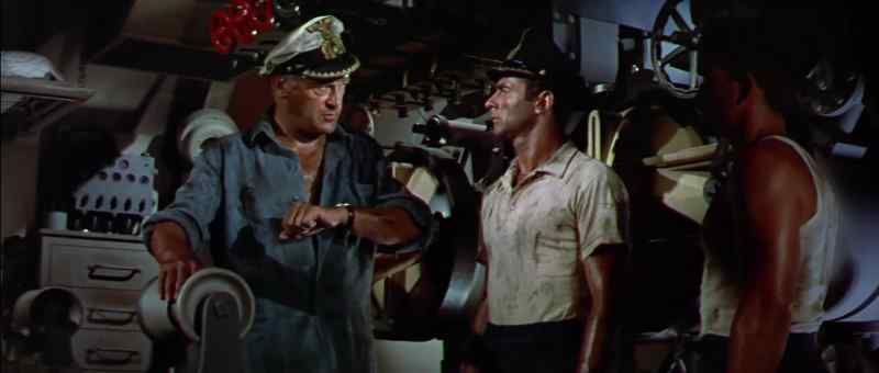 You understand? - Herr Kapitän, the destroyer is closing