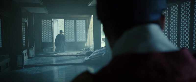 Your Majesty, you must evacuate