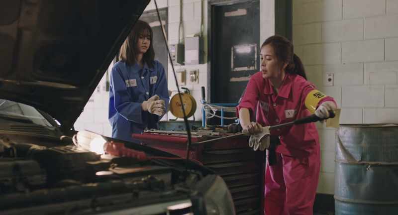 You're getting in the way. Go over to Sarang. Go!